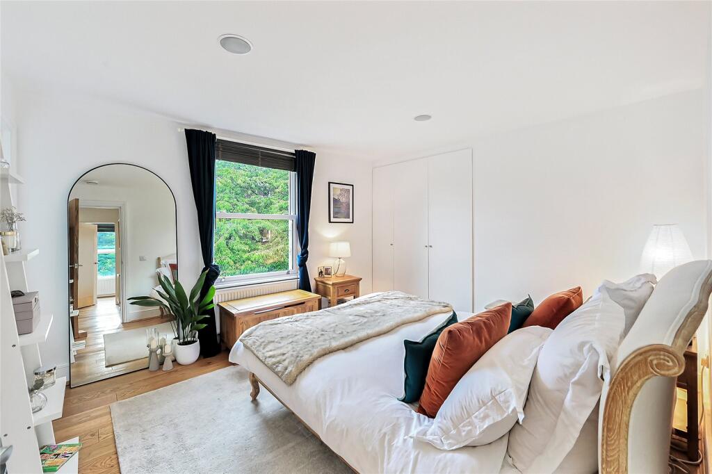 Apartment in London - More