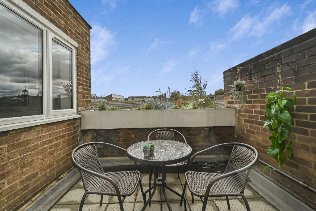 Apartment in London, St John's Estate, Isle of Dogs - More