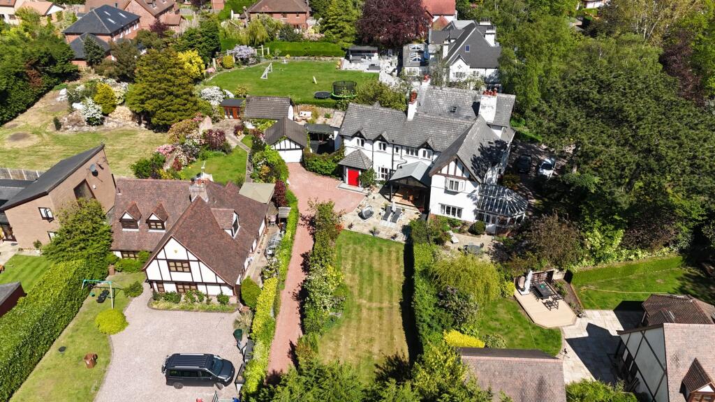 Main image of property: Noctorum Lane, Prenton, CH43