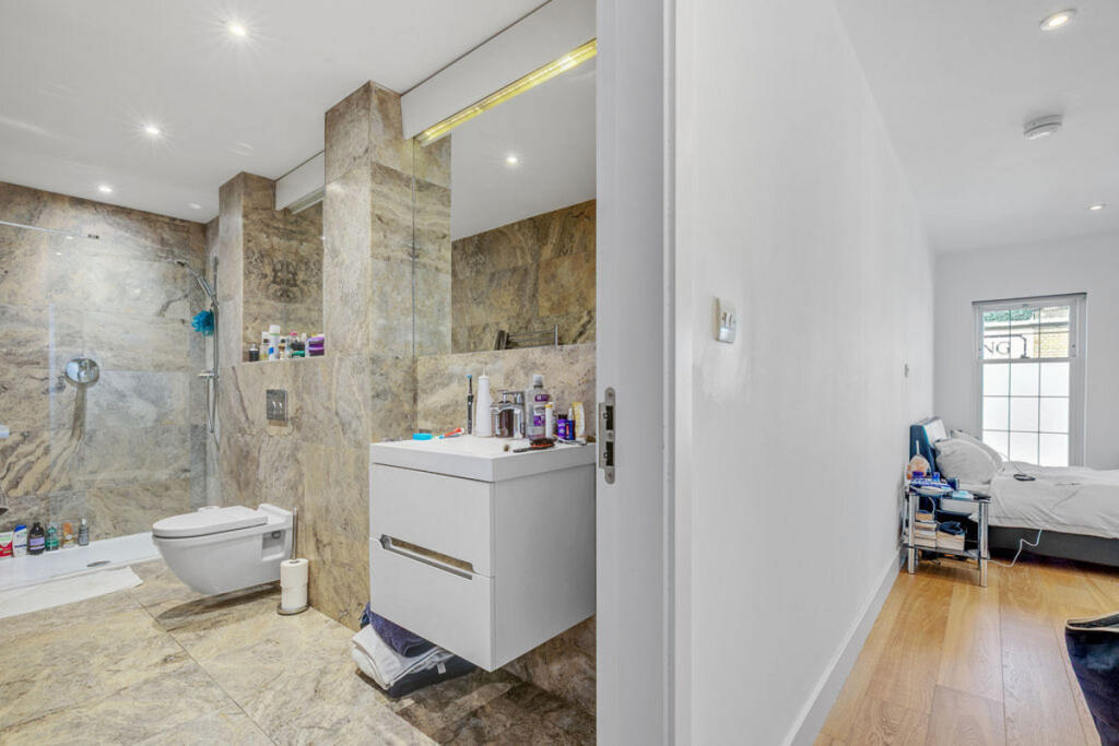 Apartment in London, Sands End, Fulham - More