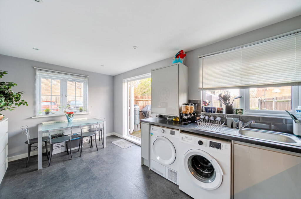 Argosy Crescent, Eastleigh, Hampshire, SO50 photo 5