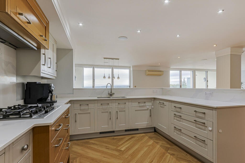 Alipore Close, Poole, BH14 photo 3