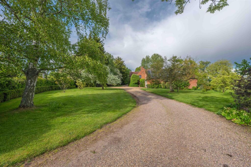 House in Stratford-on-Avon, Warwickshire - View 3