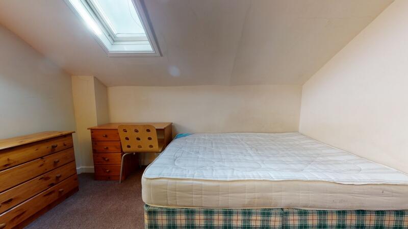 House in Leeds, West Yorkshire - View 3
