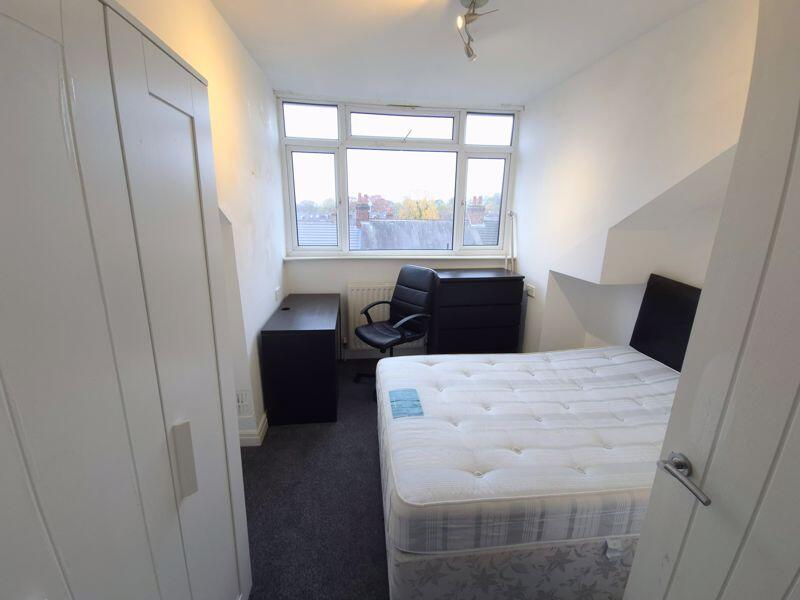 Estcourt Terrace, Leeds photo 4