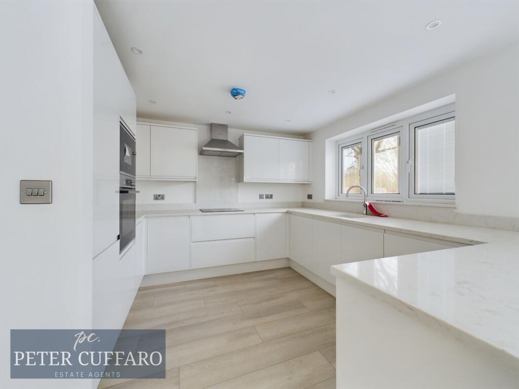 Walnut Tree Close, Hoe Lane, EN9 photo 3