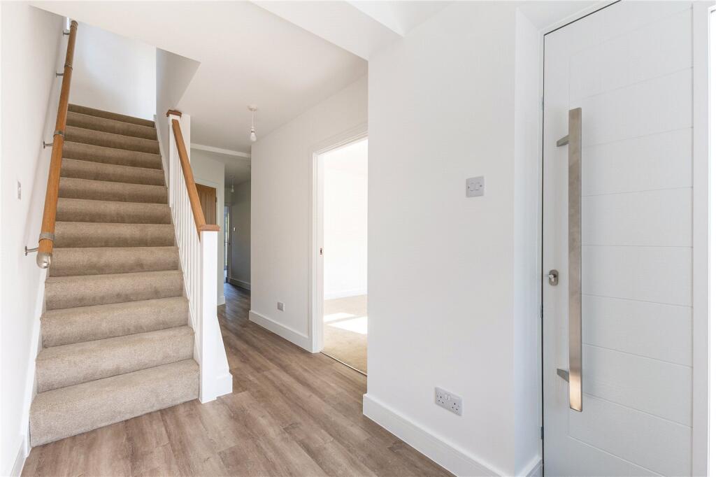 House in Stroud, Stonehouse - View 4