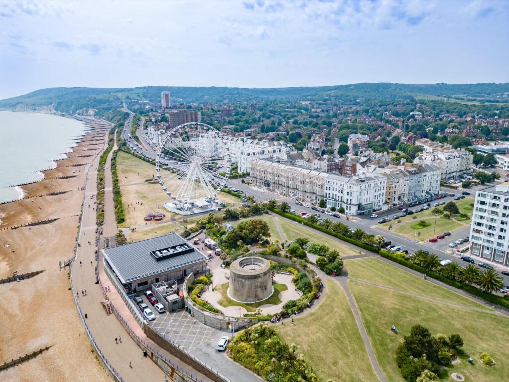 Howard Square, Eastbourne photo 4