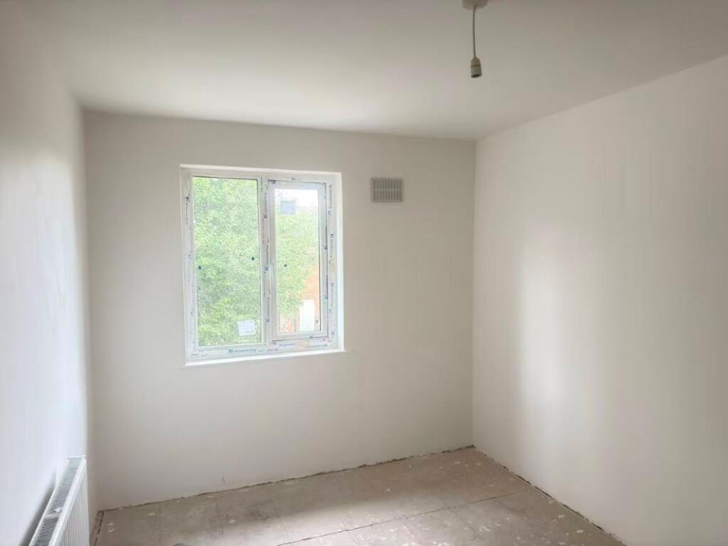 131 Broadstone Way, Bradford, BD4 9BJ photo 3