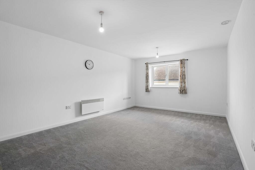 Apartment in West Oxfordshire, Cogges, Witney - More