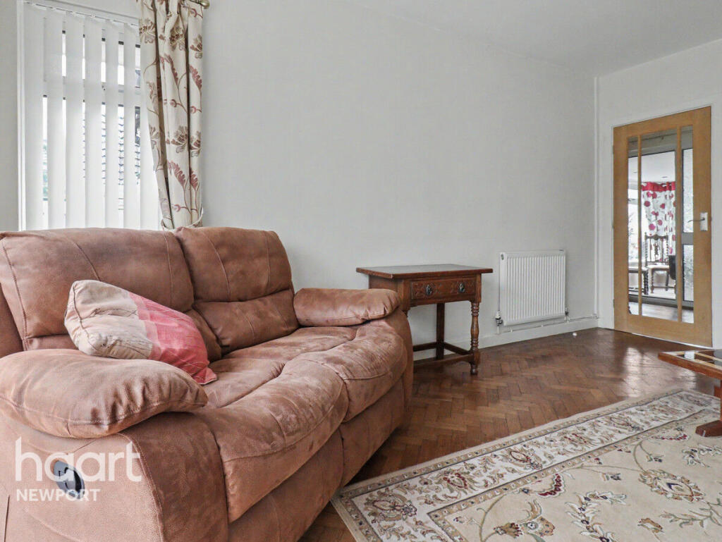 House in Cwmbrân, Croesyceiliog - More