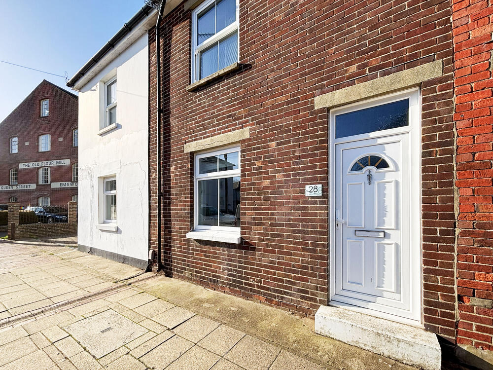 Main image of property: Queens St, PO10: 2 bed 1 rec 1 bath 