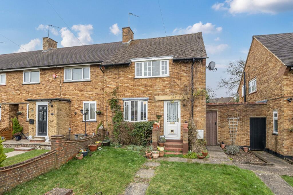 3-bed semi-detached on The Garth, Abbots Langley, WD5, £450,000