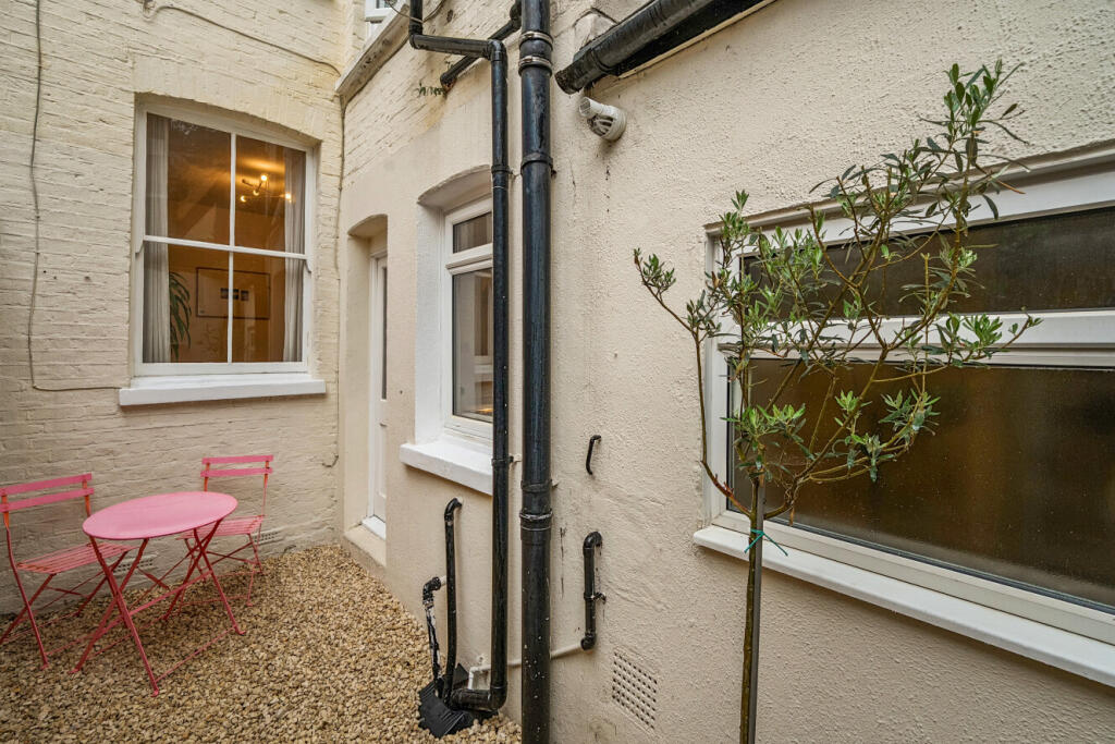 Apartment in London - View 4