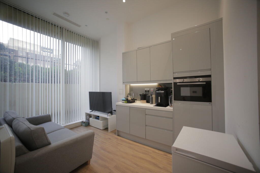 Studio in W5 1AY