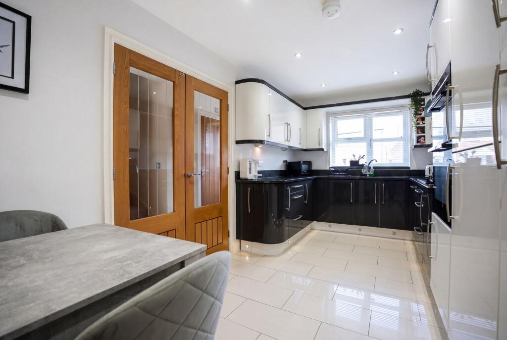 House in Birmingham, Hall Green - View 3