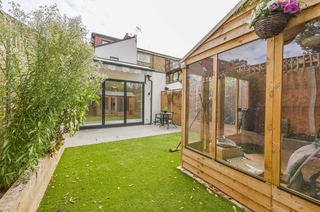Apartment in London - View 3