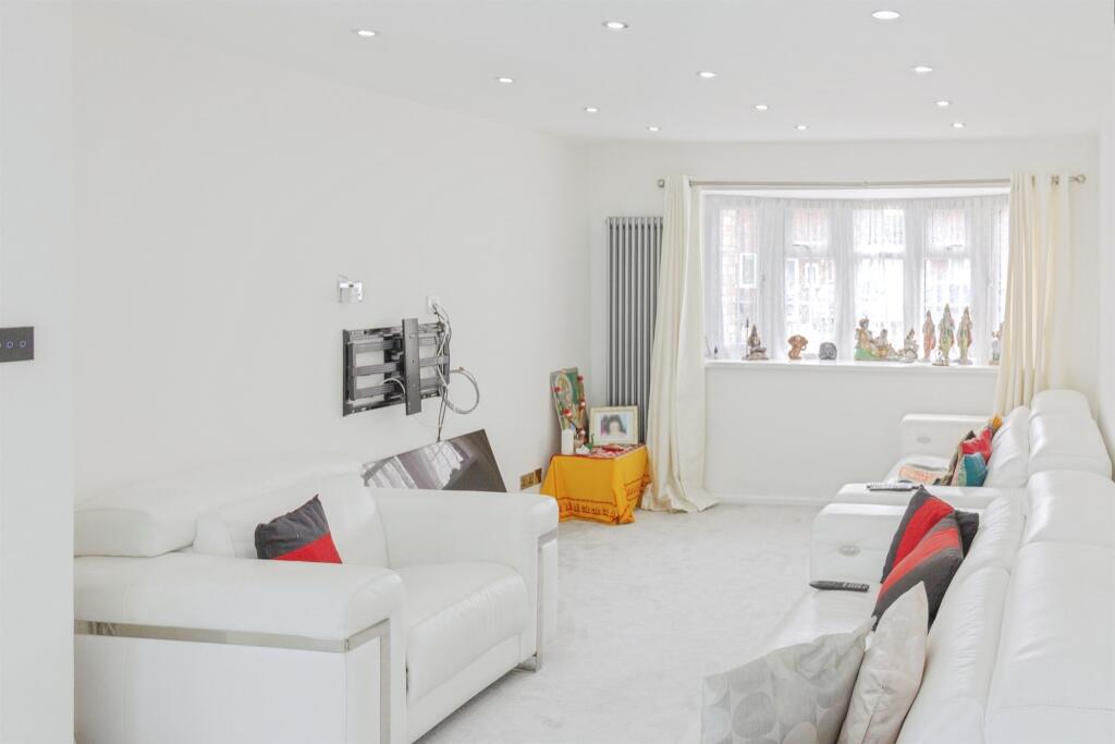 Braemar Drive, Leicester photo 2