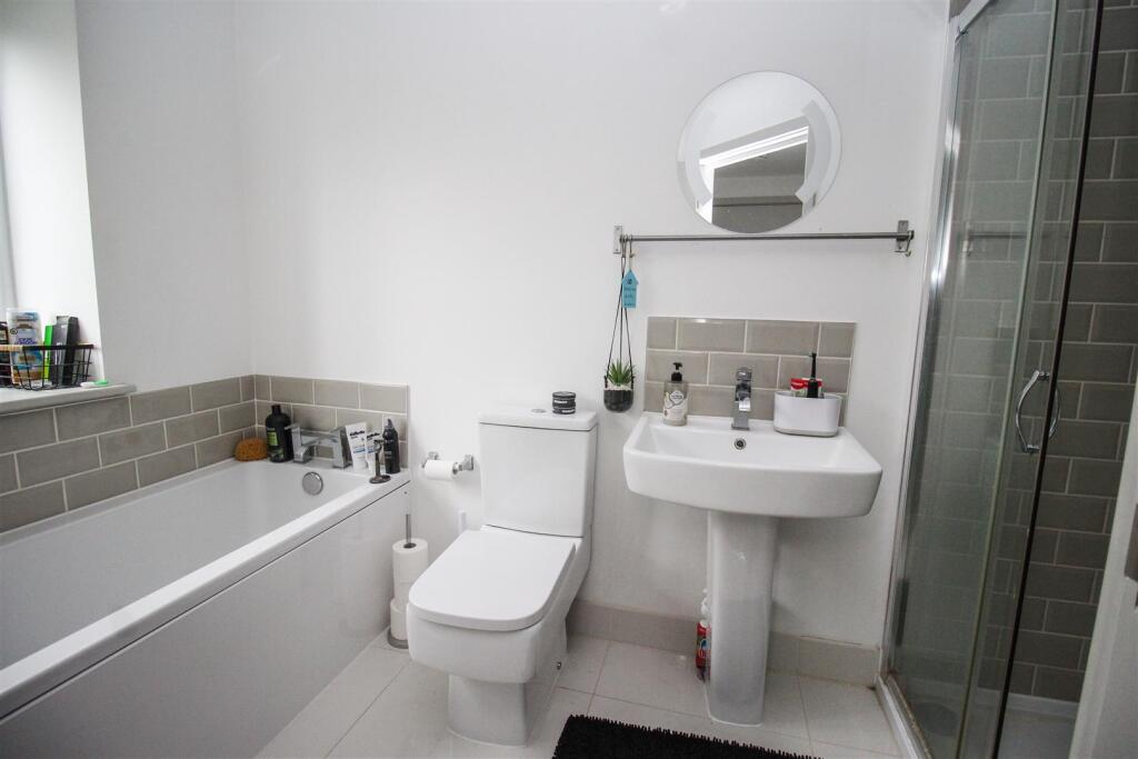 Apartment in Southend-on-Sea - View 5