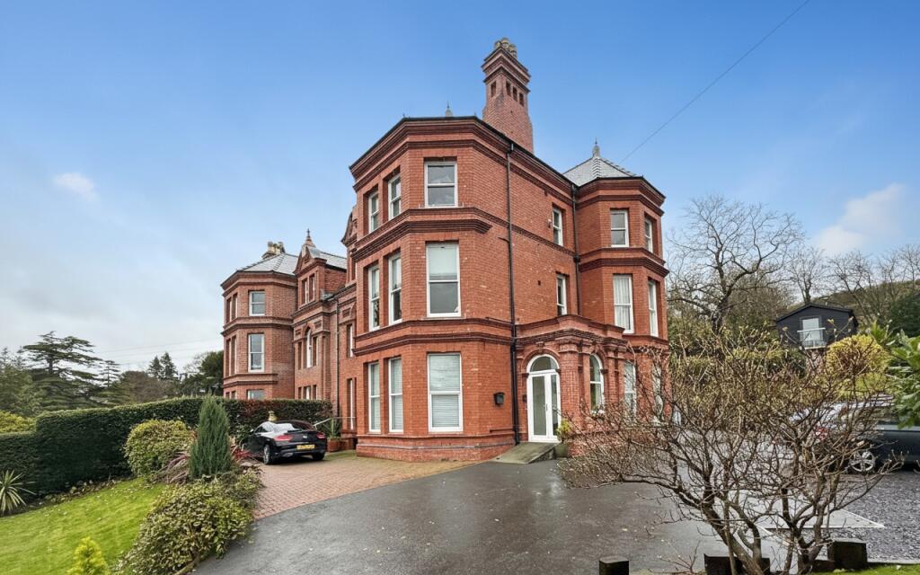 2-bed apartment on Siliwen Road, Bangor, Gwynedd, LL57, £325,000