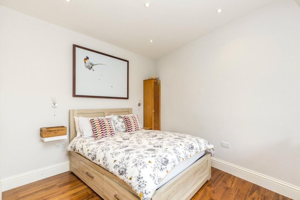 Apartment in London - View 4