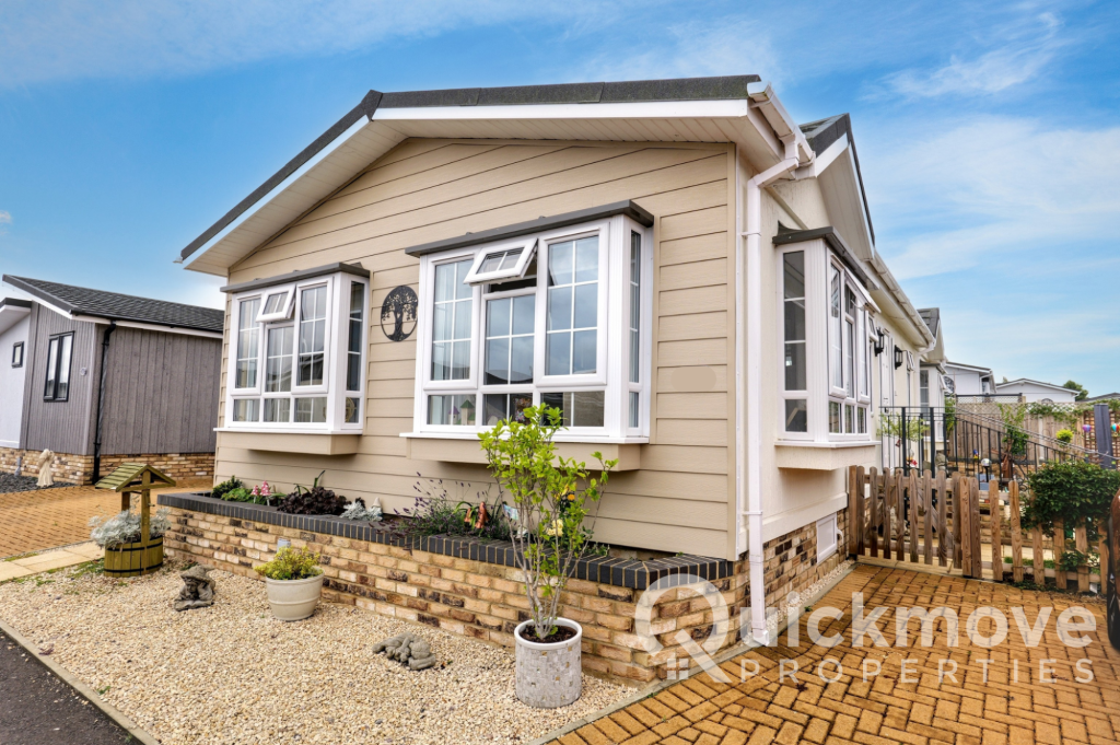 2-bed caravan on Andover, Hampshire, SP11, £290,000