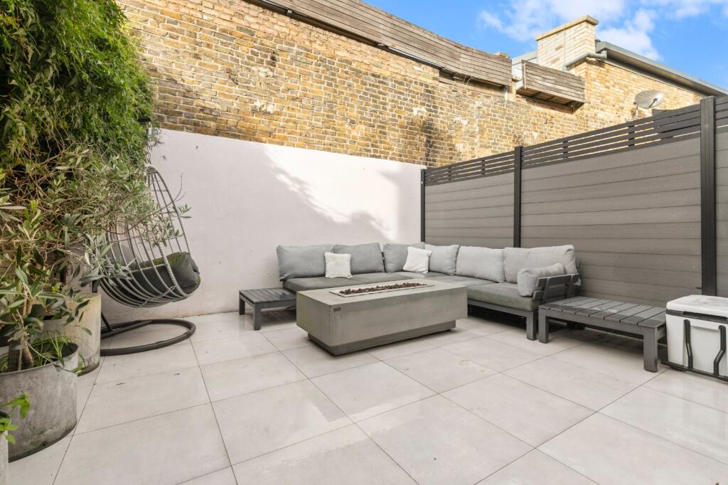 Stephendale Road, Sands End, SW6 - View 2