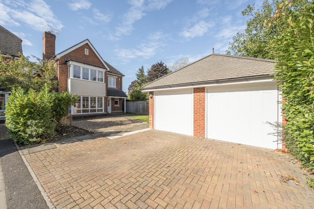 5-bed detached on Hayes Close, Maidenhead, SL6, £950,000