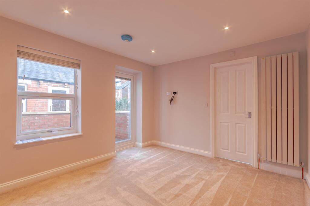 Apartment in Leeds, West Yorkshire - View 5