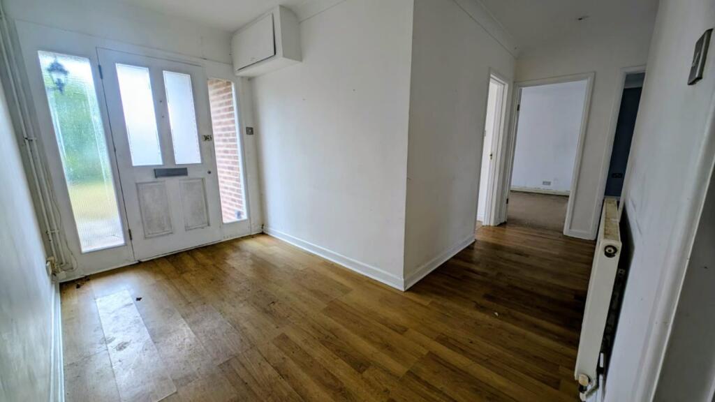 Hazelwood Avenue, New Milton, Hampshire, BH25 photo 3