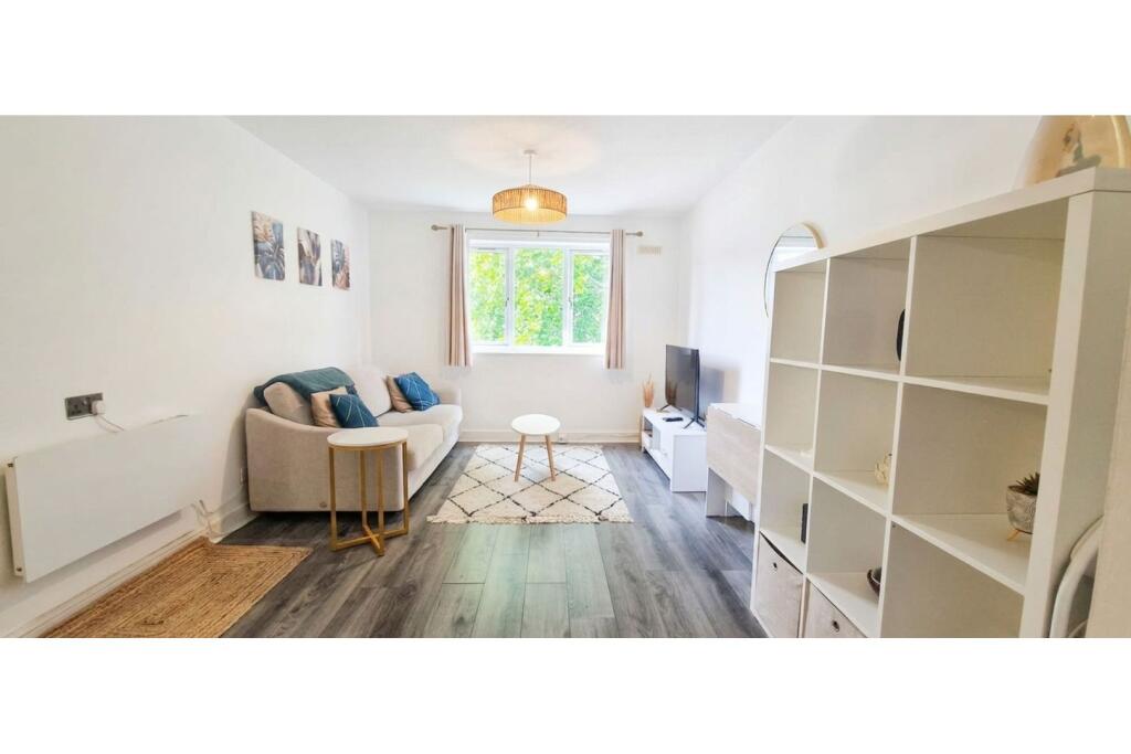 Main image of property: The Avenue, London, E4