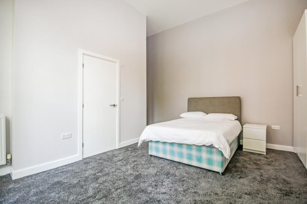 6 bedroom detached house for rent