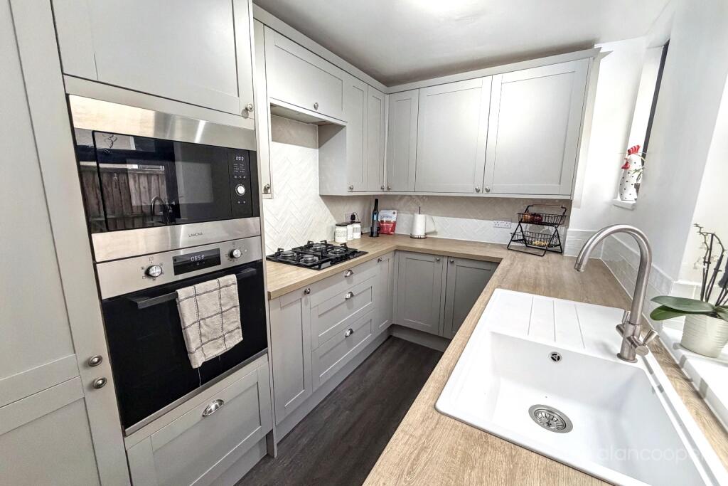 House in Nuneaton and Bedworth, Bulkington - More