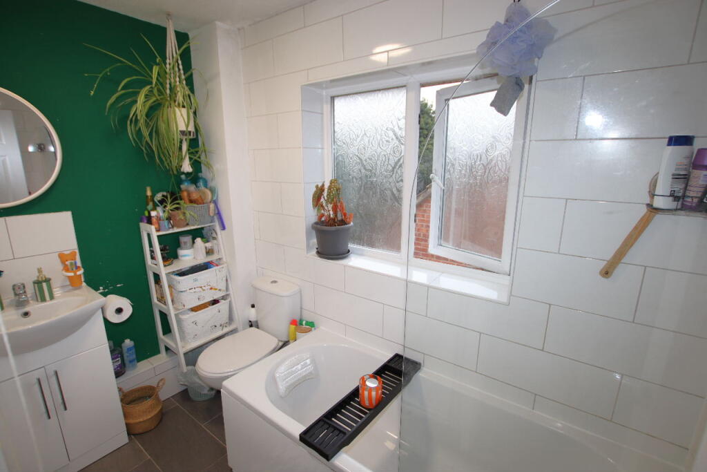 Marigold Avenue, Clacton on Sea, CO16 photo 4