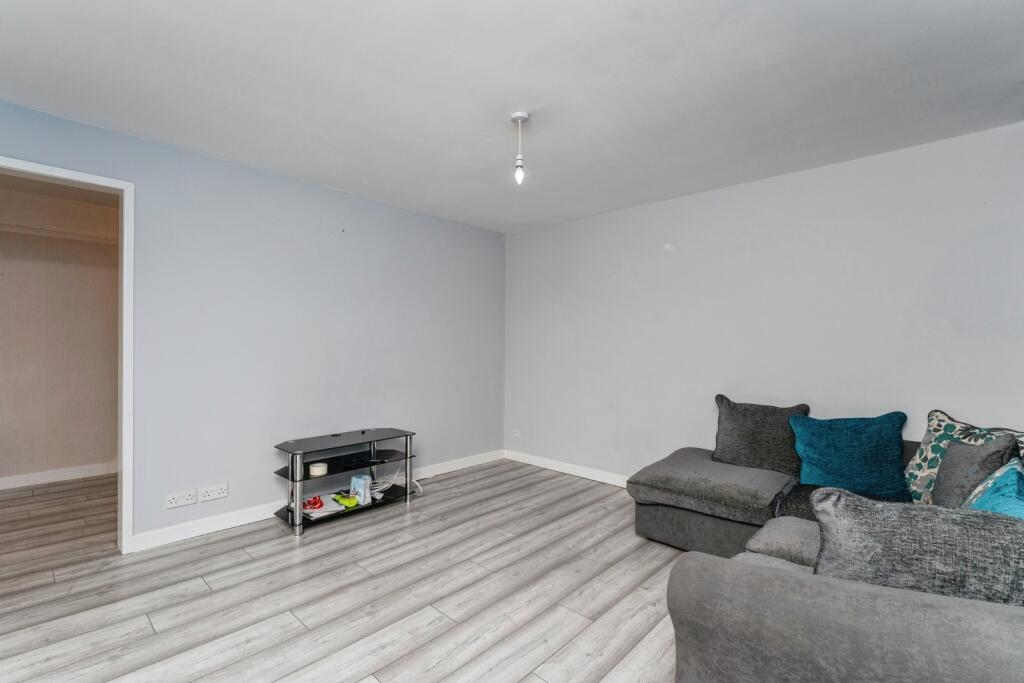 Hallfield Drive, Elton, Chester, Cheshire, CH2 - Więcej