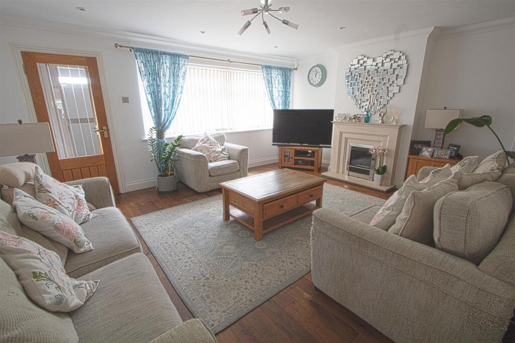 Dedham Close, Billericay photo 2