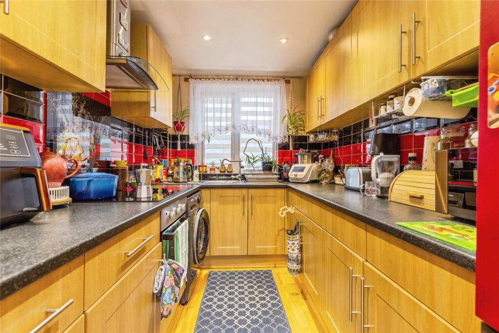 Trevor Close, Blackburn, Lancashire, BB1 - View 4