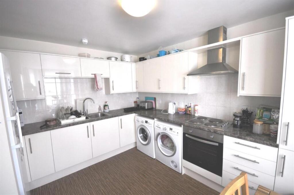 House in Cheltenham, Ewens Farm, Fairview - More