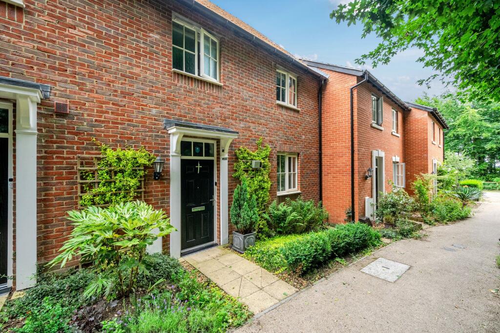 3-bed terraced on Stopher Walk, Winchester, SO22, £500,000
