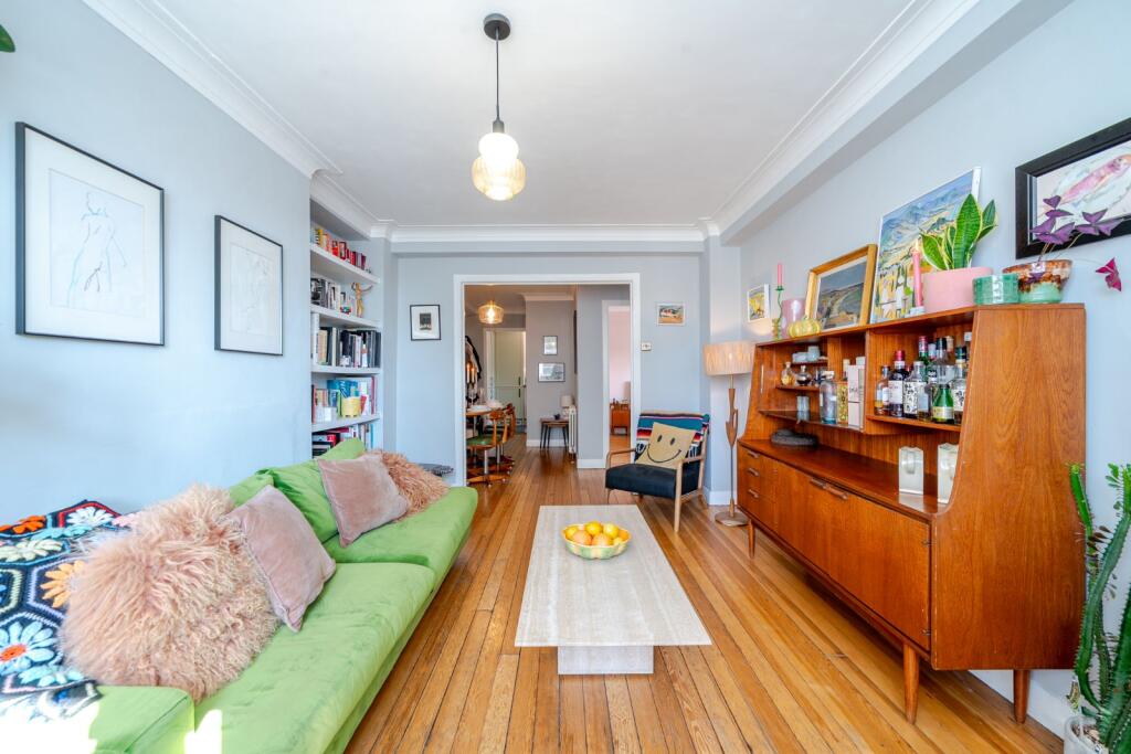 Apartment in London - More