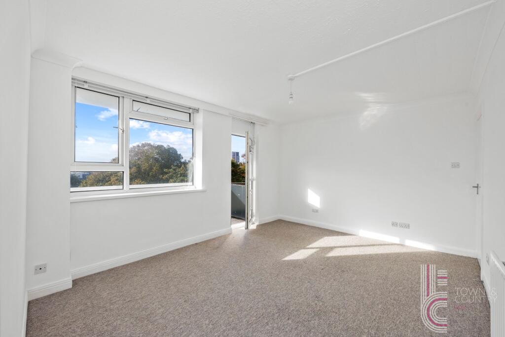 Apartment in Hove, Brunswick - More