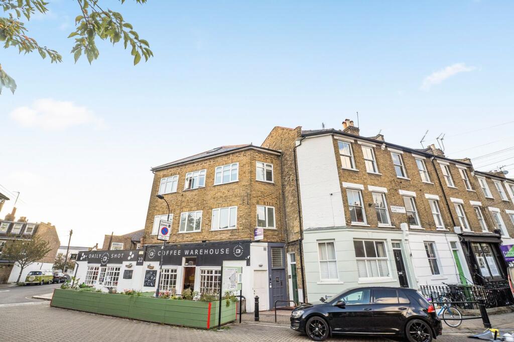 2-bed flat on Aldensley Road, Brackenbury Village, Hammersmith, W6, £350,000