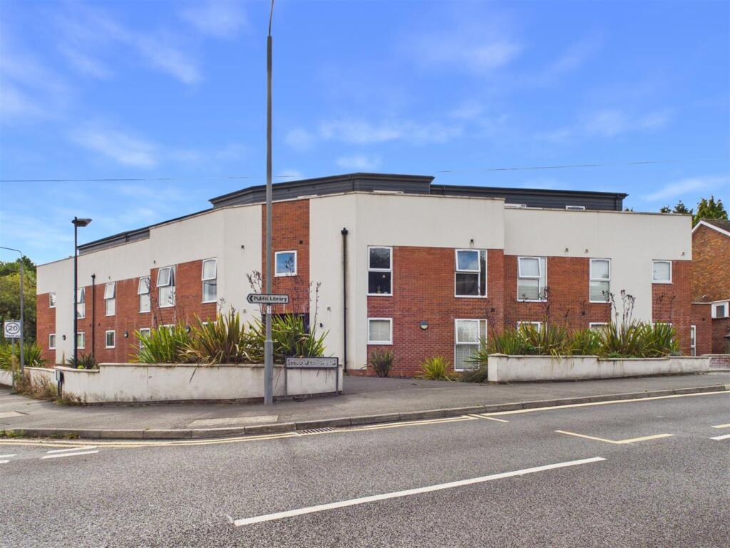 Main image of property: Phoenix Court, Shelford Road, Gedling, Nottingham