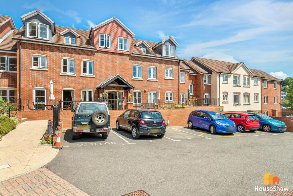 Main image of property: Bellingdon Road, Chesham, HP5