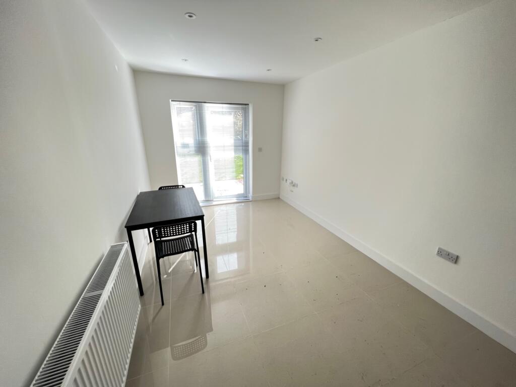 Apartment in Southampton - View 3