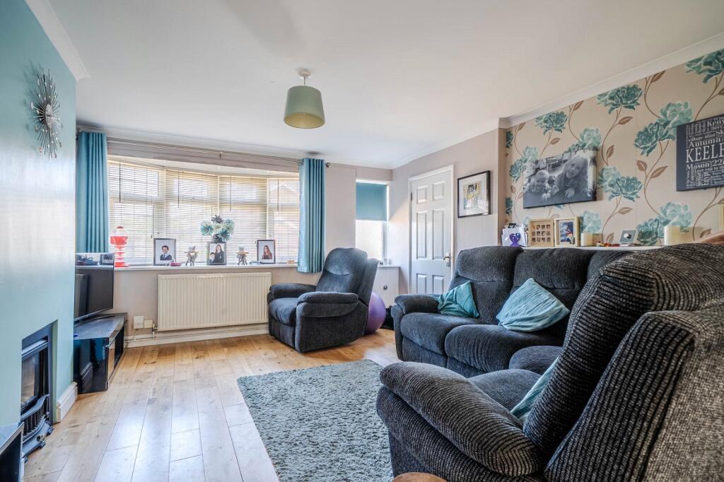 House in Dunstable, Beecroft, Central Bedfordshire - More