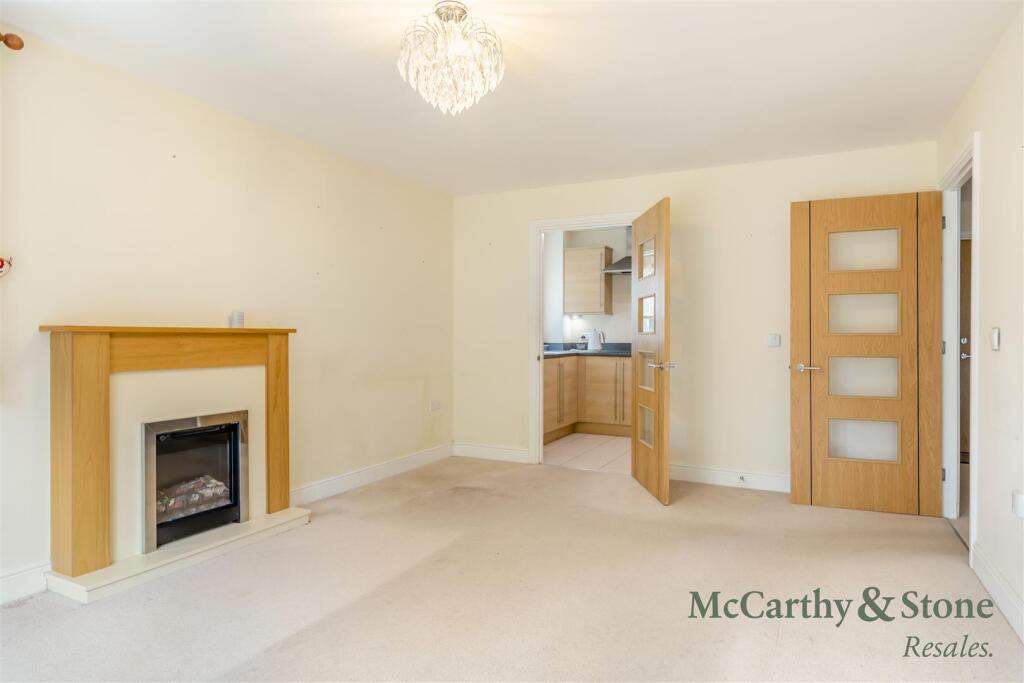 Apartment in Stoke-on-Trent - More