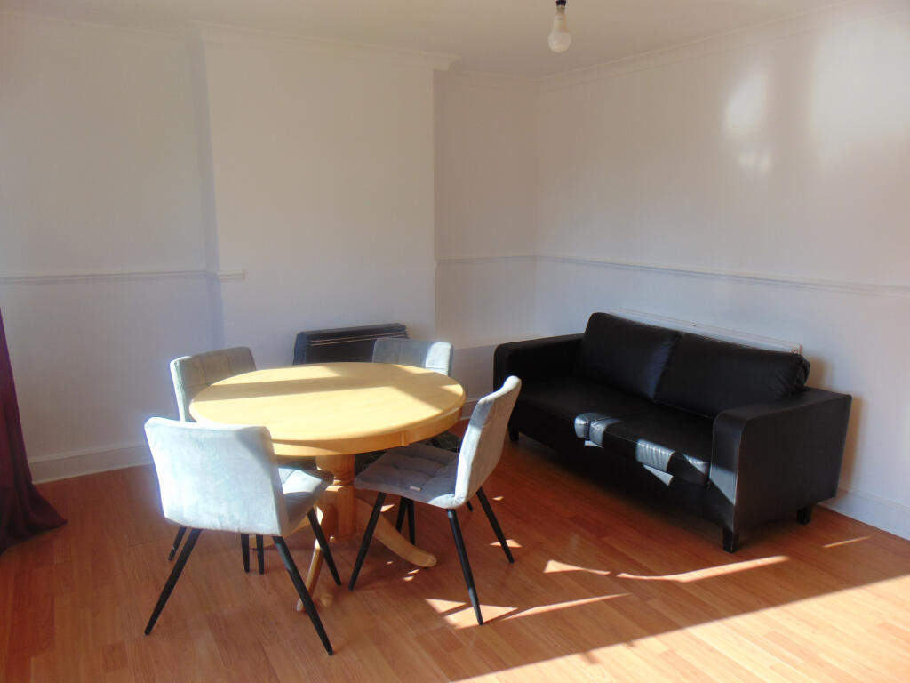 Apartment in London, Custom House, Canning Town - View 4