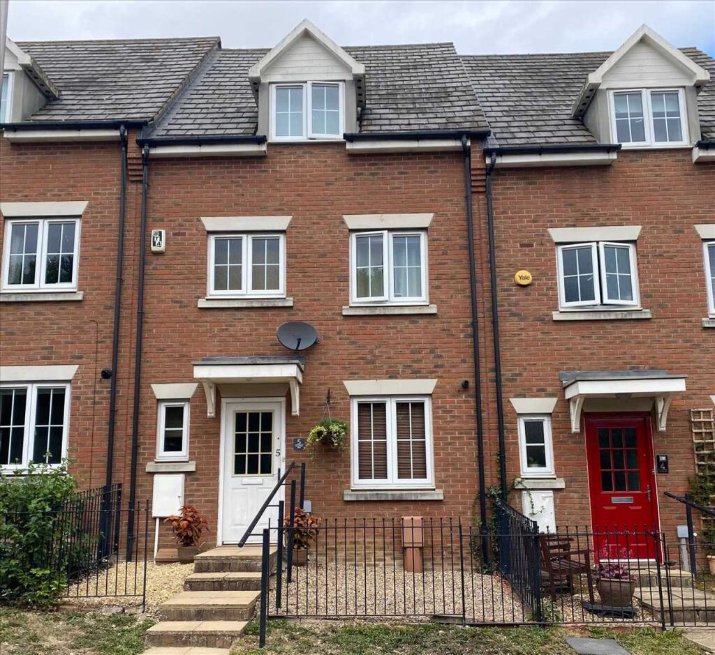 4-bed terraced on Flaxlands Row, Olney, £385,000