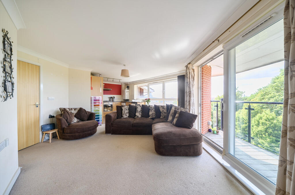 Apartment in Southampton - View 4